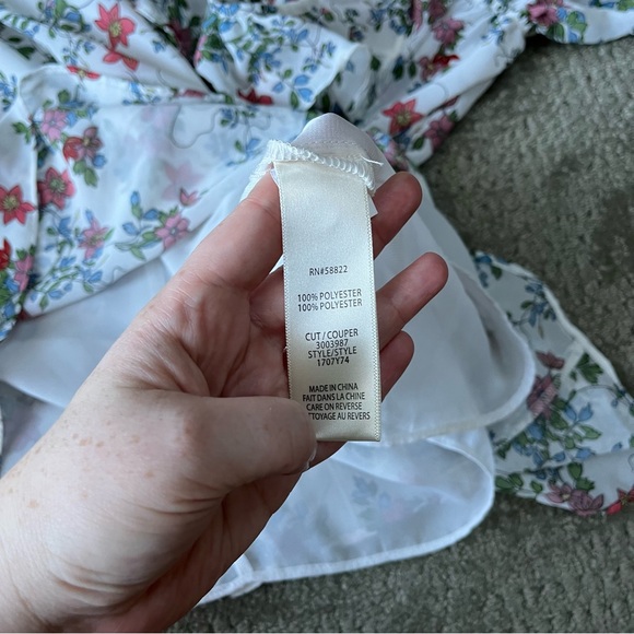 NWT Women's Max Studio Cold Shoulder Floral Top size Small in Ivory - Picture 8 of 10